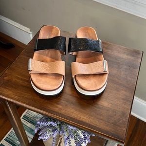 Vionic Brandi Leather Branded Slide Sandals